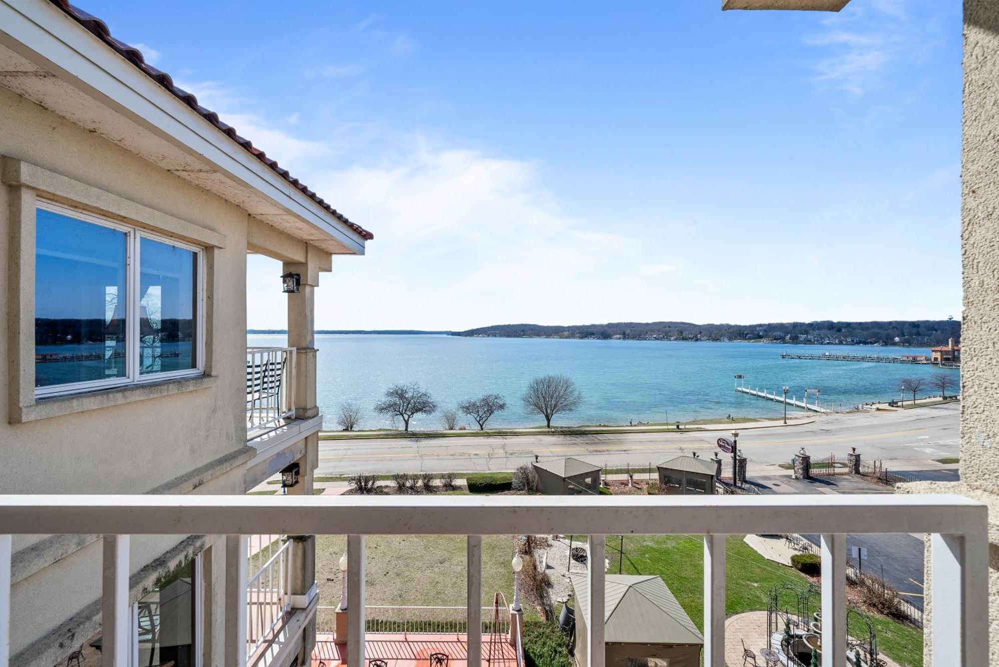 Bella Vista Suites Lake Geneva Exterior photo