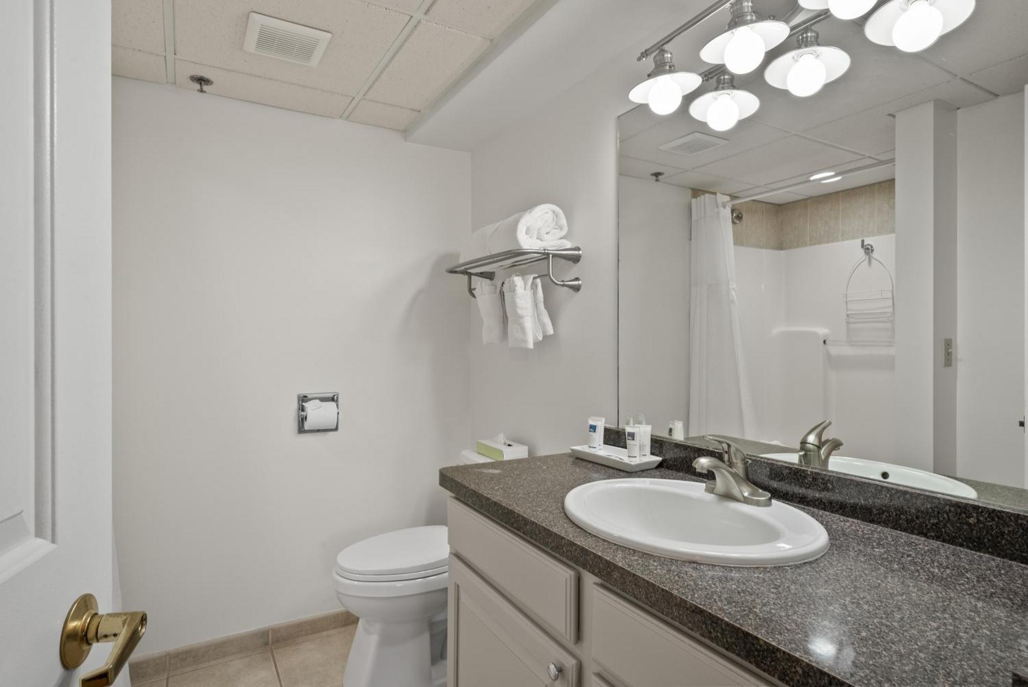 Bella Vista Suites Lake Geneva Exterior photo